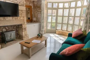 One Bed Apartment - Shortwood - Image 5