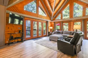 Bear Hugs A-Frame Cabin with Games, AC & BBQ Grill - Image 4