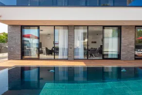 Villa totalmente attrezzata con piscina privata, giardino e terrazza | Vista sulla città | Accanto alla spiaggia - Image 4