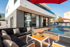 Villa totalmente attrezzata con piscina privata, giardino e terrazza | Vista sulla città | Accanto alla spiaggia - Image 3