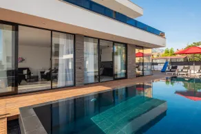 Villa totalmente attrezzata con piscina privata, giardino e terrazza | Vista sulla città | Accanto alla spiaggia - Image 2