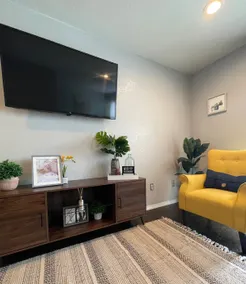 Evie's Campus-close 2 bedroom luxury - Image 2