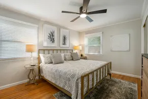 Southern Hills Stunner! 3bd/2bth - Image 4