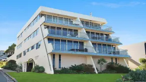 Wickham Point Unit 6 Kings Beach QLD - Image 3