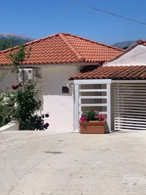 POPPYS PLACE sleeps 4 in Sami - Image 2