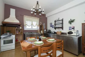 The House Olympia - Happy Rentals - Image 4