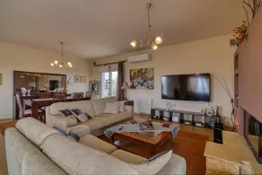 The House Olympia - Happy Rentals - Image 2