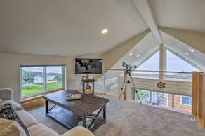 Yachats Gem w/ Private Beach Access, Views - Image 3