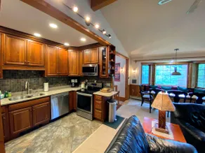 O9 NEW Renovated Bretton Woods slopeside condo with 2 living rooms foosball air hockey - Image 3