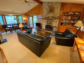 O9 NEW Renovated Bretton Woods slopeside condo with 2 living rooms foosball air hockey - Image 2
