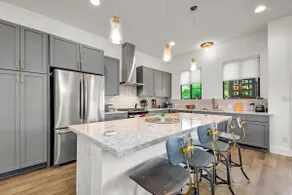 Stay in Luxury @ The Pearl ~ .5M to Riverwalk - Image 2