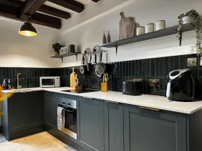 Dog-Friendly historic cottage and beach hut at the gateway to the Norfolk coast - Image 2