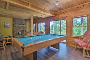 Game Room! Lakefront Family Cabin in Landrum - Image 2