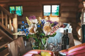 Country House Getaway with Hot Tub, Log Cabin Sauna, Garden - Image 4