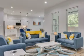 Modern and Comfortable Home Close to Downtown - Image 2
