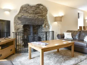 Wood-Side Cottage - Image 3