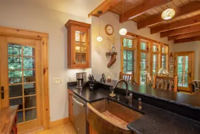 Luxury Mountain Lodge near Downtown - Image 3