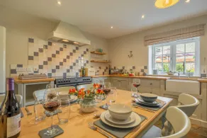 Pine Cottage - Image 3