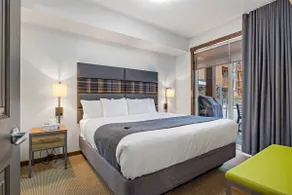 Deluxe Poolside Suite - Sleeps 8 | Resort Perks - Image 4