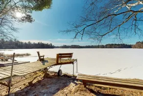 Secluded Lakefront Retreat: Dog-Friendly & Views - Image 3