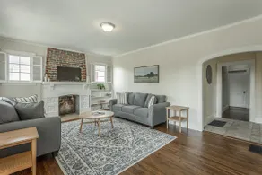 Adorable White Cottage |Close to Downtown|Sleeps 8 - Image 4
