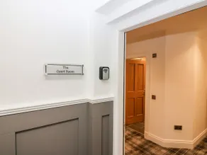 THE COURT ROOM AT THE INSTITUTE EXECUTIVE APARTMENTS in Keith - Image 4