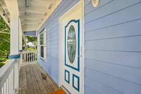 Treetop Cottage - 3 blocks from Historic District - Image 3