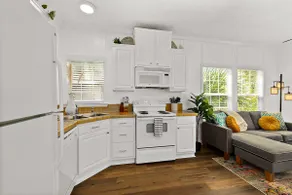Treetop Cottage - 3 blocks from Historic District - Image 5