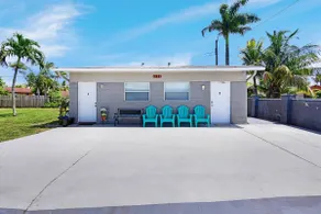 Maya’s Blue Lagoon Luxury Suite #1 - Image 2