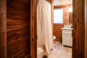 Relaxing, Cozy Cabin on the Lake - Image 4