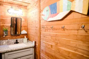 Relaxing, Cozy Cabin on the Lake - Image 5