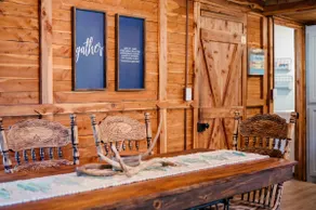 Relaxing, Cozy Cabin on the Lake - Image 3