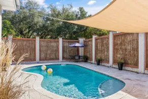 Centrally located to the Village and Beaches Sleeps 8 with a Pool - Image 5