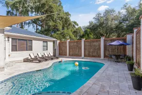 Centrally located to the Village and Beaches Sleeps 8 with a Pool - Image 4
