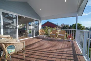 Beach House on Bentley - Image 4
