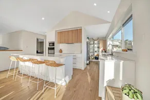 Beach House on Bentley - Image 5