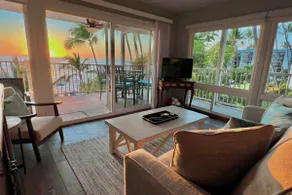 On-the-Ocean, Stunning Corner Unit, Spacious, AC! - Image 3
