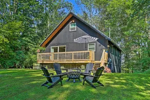 Deck & Gas Grill: Modern East Stroudsburg Home! - Image 2
