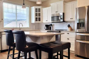 Spacious Bordeaux Cottage with Golf Cart #191 - Image 4