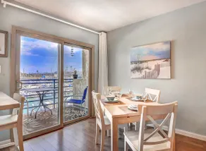 307B Freshly Decorated with Harbor Views - Image 3