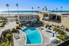 307B Freshly Decorated with Harbor Views - Image 4