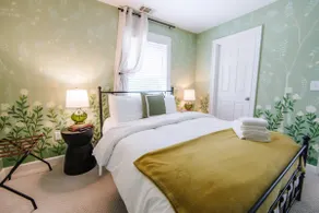 Cozy Cottage - Walk to Campus, Stadium, Downtown - Image 2