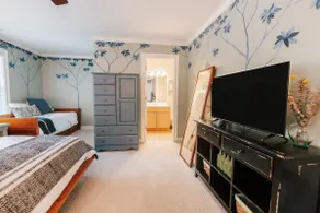 Cozy Cottage - Walk to Campus, Stadium, Downtown - Image 4