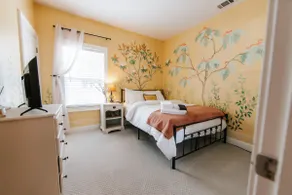 Cozy Cottage - Walk to Campus, Stadium, Downtown - Image 2