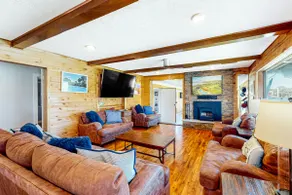 7BR Lakefront Dog Friendly - Private Pool - Image 5