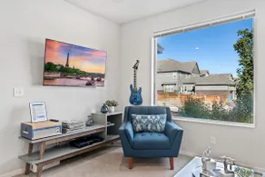 Stylish Music-Inspired Retreat Near Old Town FC - Image 4