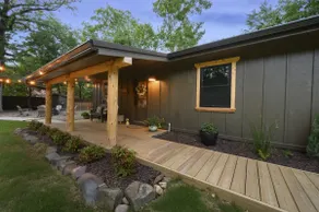 Waterfront 4 bedroom Cabin with Outdoor Amenities - Image 2