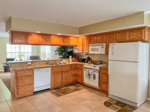 Sunroom, Fireplace: Lakefront Branson Condo - Image 5