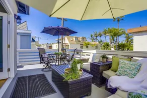 2 Houses to Beach * Exclusive Sun Deck * Top Level - Image 5