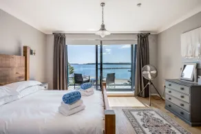 Candle Island View - Superb Harbour Views from Three Floors - Image 5